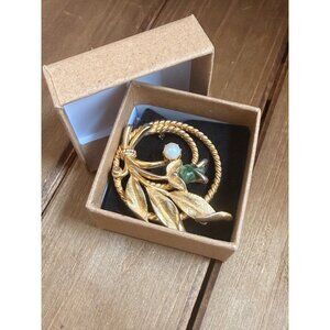 Vintage Sarah Coventry Jade  Gold-Tone Floral Brooch With Faux Pearl & Green Gem